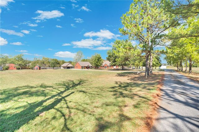 4005 N Old Wire Road, Fayetteville, AR 72703