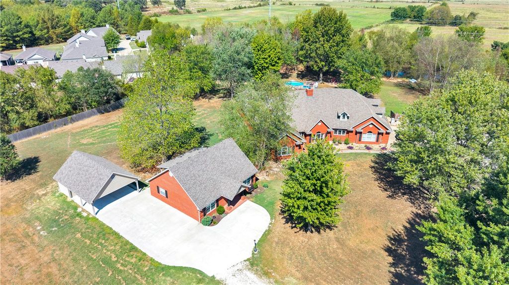4005 N Old Wire Road, Fayetteville, AR 72703