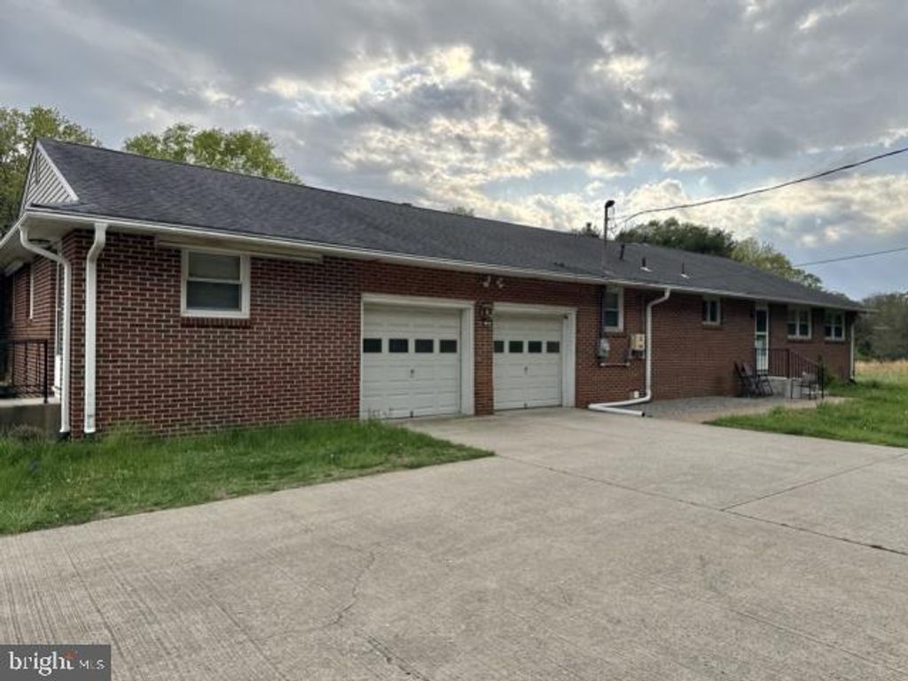 1120 MOUNT LAUREL RD, Hainesport, NJ 08036