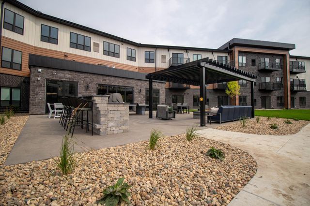 6450 37th Avenue NW #302, Rochester, MN 55901