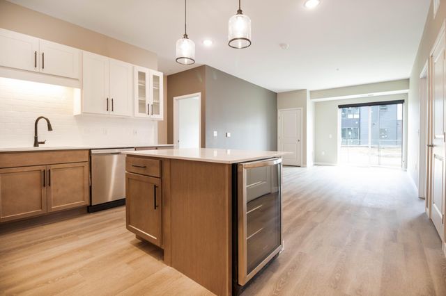 6450 37th Avenue NW #302, Rochester, MN 55901