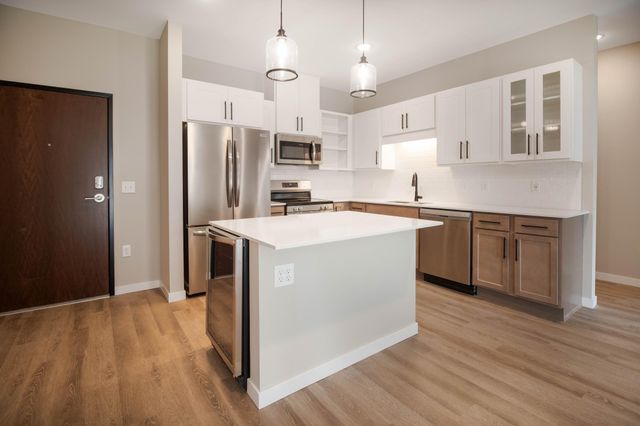 6450 37th Avenue NW #302, Rochester, MN 55901