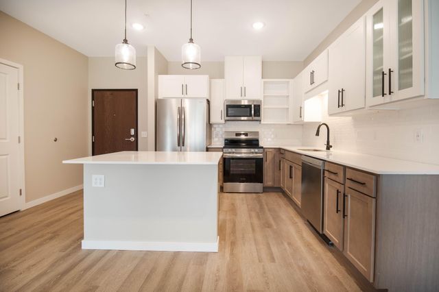 6450 37th Avenue NW #302, Rochester, MN 55901