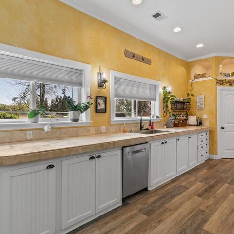 9011 Monument Drive, Grants Pass, OR 97526