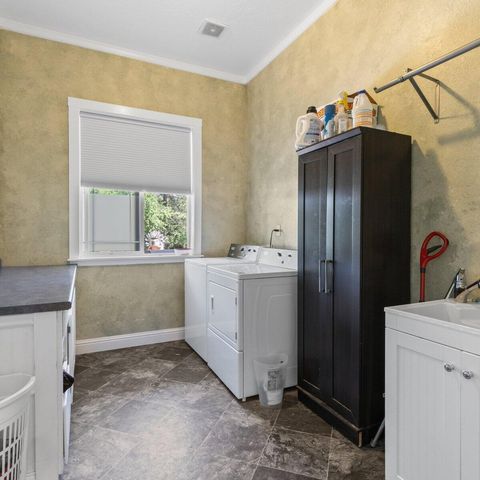 9011 Monument Drive, Grants Pass, OR 97526