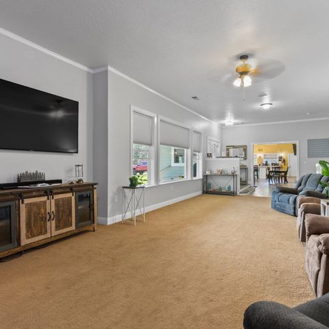 9011 Monument Drive, Grants Pass, OR 97526