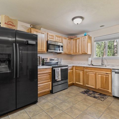 9011 Monument Drive, Grants Pass, OR 97526