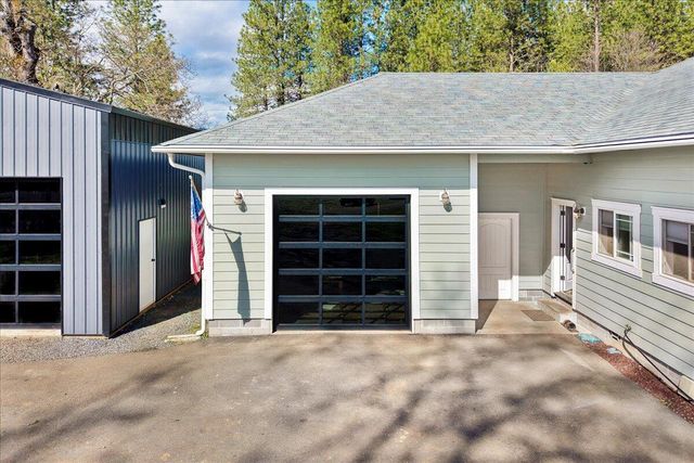 9011 Monument Drive, Grants Pass, OR 97526