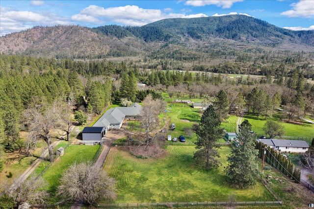 9011 Monument Drive, Grants Pass, OR 97526