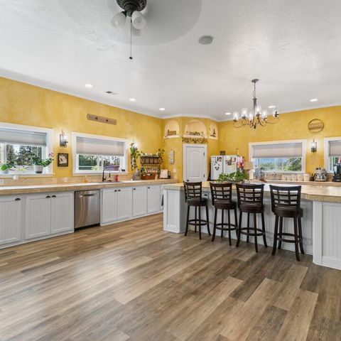 9011 Monument Drive, Grants Pass, OR 97526