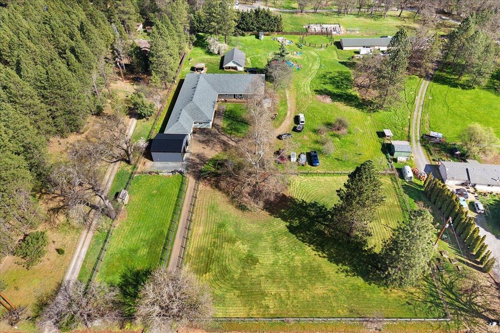 9011 Monument Drive, Grants Pass, OR 97526