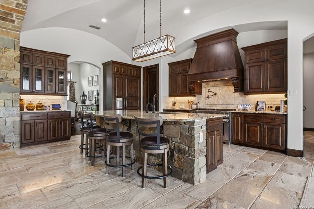 214 SILENT SPG, Boerne, TX 78006