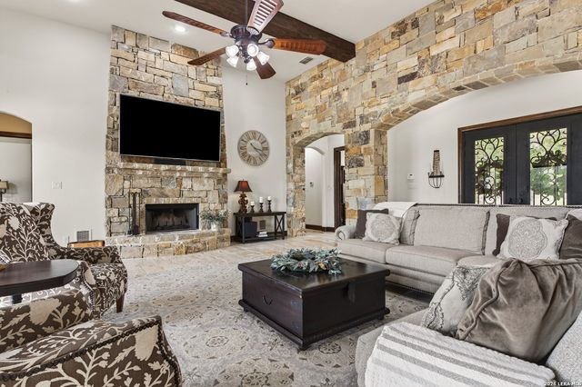 214 SILENT SPG, Boerne, TX 78006