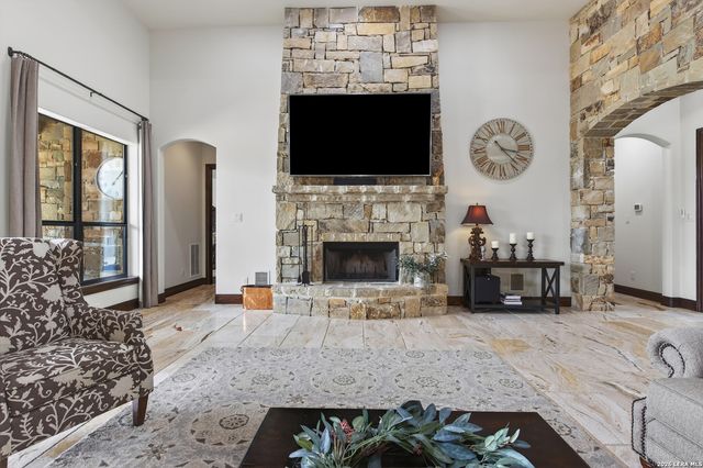 214 SILENT SPG, Boerne, TX 78006