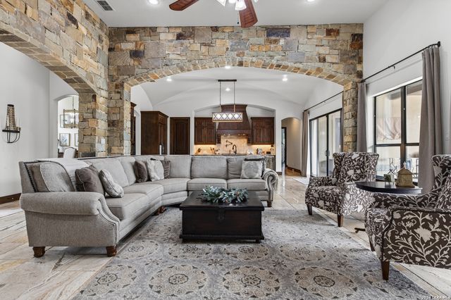 214 SILENT SPG, Boerne, TX 78006
