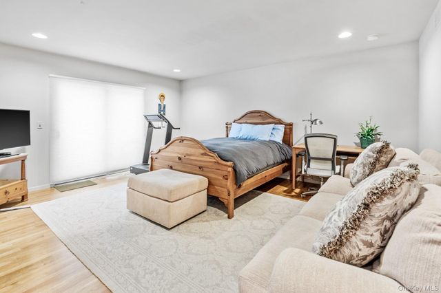 34 Park Circle, Quogue, NY 11959