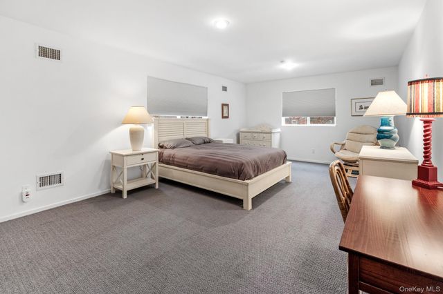 34 Park Circle, Quogue, NY 11959