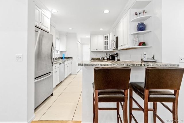 34 Park Circle, Quogue, NY 11959