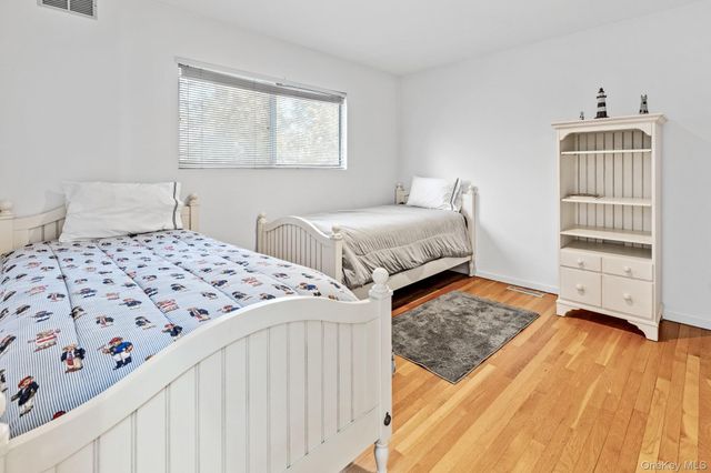 34 Park Circle, Quogue, NY 11959