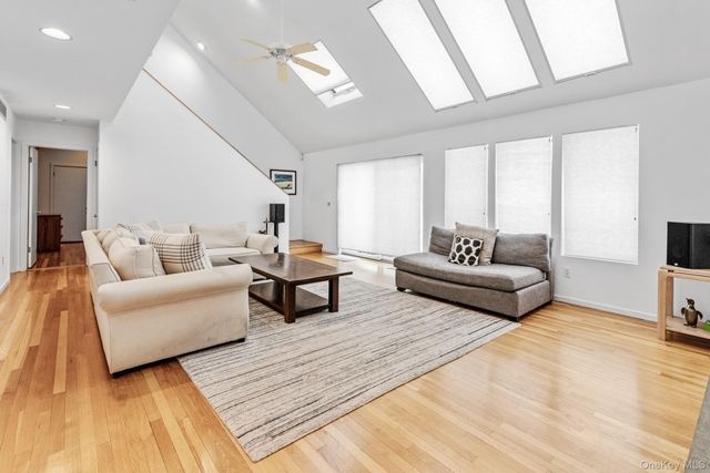 34 Park Circle, Quogue, NY 11959