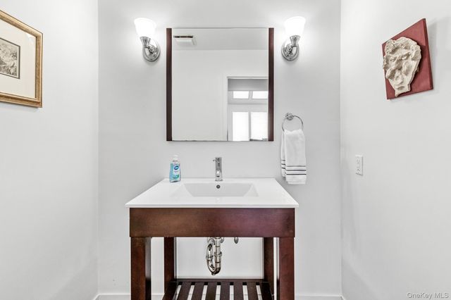 34 Park Circle, Quogue, NY 11959