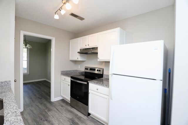 1030 E Sherwood Drive, Sumter, SC 29153