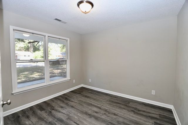 1030 E Sherwood Drive, Sumter, SC 29153