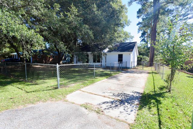 1030 E Sherwood Drive, Sumter, SC 29153