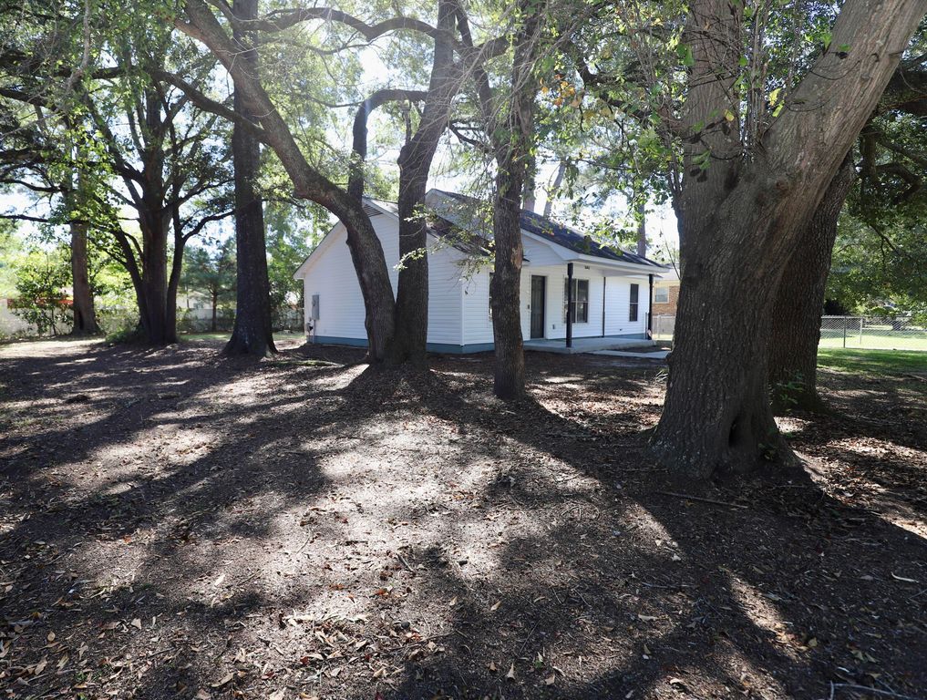 1030 E Sherwood Drive, Sumter, SC 29153