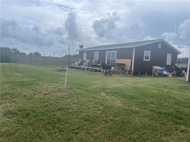 1628 S Kossuth St, Rockport, TX 78382