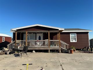 1628 S Kossuth St, Rockport, TX 78382
