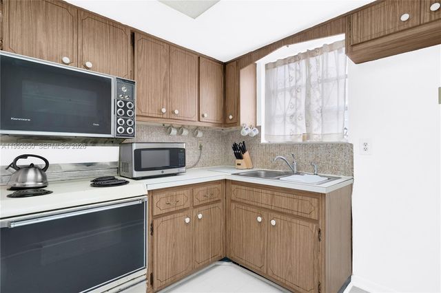 3011 NW 69th Ter, Miami, FL 33147