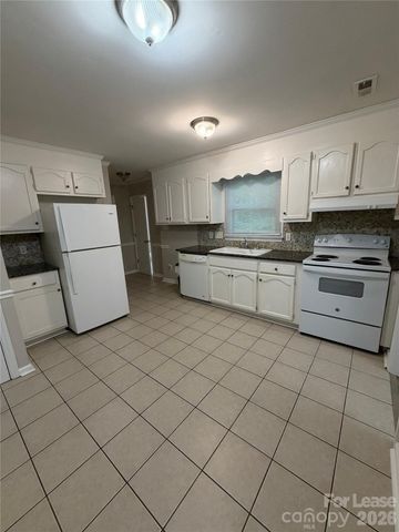 7409 Lockmont Drive, Charlotte, NC 28212