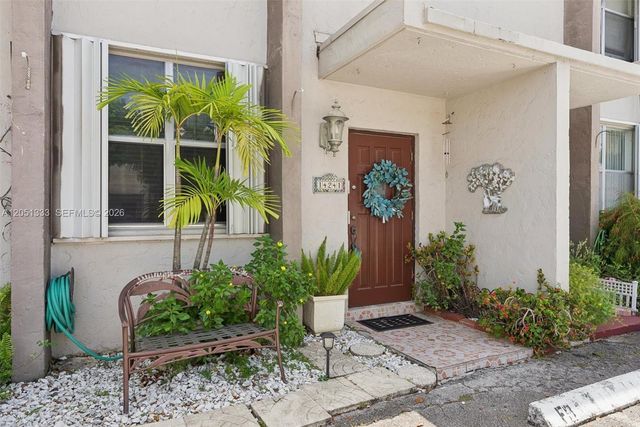 14241 Memorial Hwy 9f Hwy, Miami, FL 33161