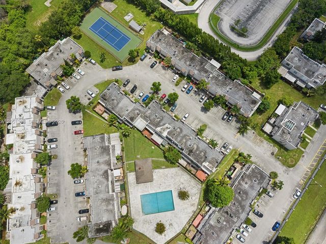 14241 Memorial Hwy 9f Hwy, Miami, FL 33161