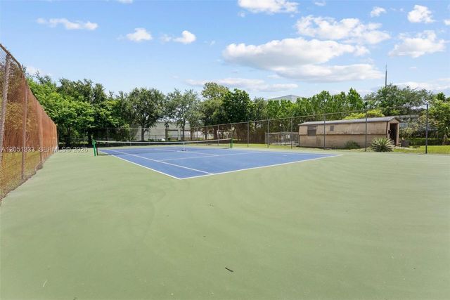 14241 Memorial Hwy 9f Hwy, Miami, FL 33161