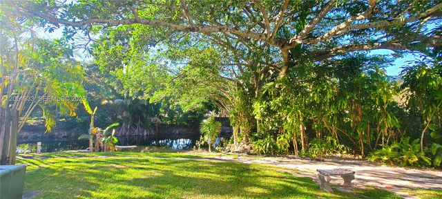 14241 Memorial Hwy 9f Hwy, Miami, FL 33161