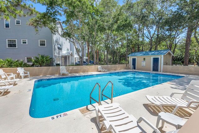 530 RYANS WOODS LANE, Palm Harbor, FL 34683