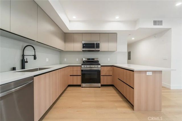 7510 Sepulveda Boulevard 101, Van Nuys, CA 91405