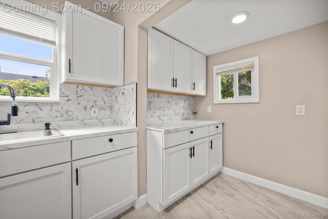 8217 Wetherby Street, Detroit, MI 48204