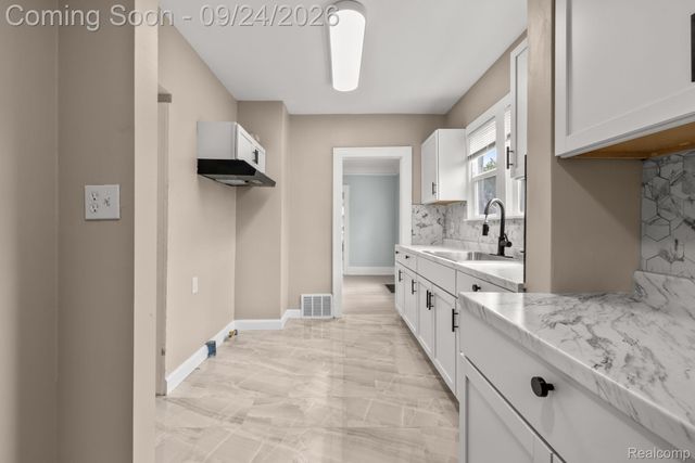 8217 Wetherby Street, Detroit, MI 48204