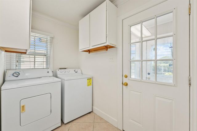1637 Castle Court, Houston, TX 77006
