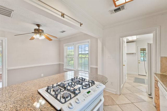 1637 Castle Court, Houston, TX 77006