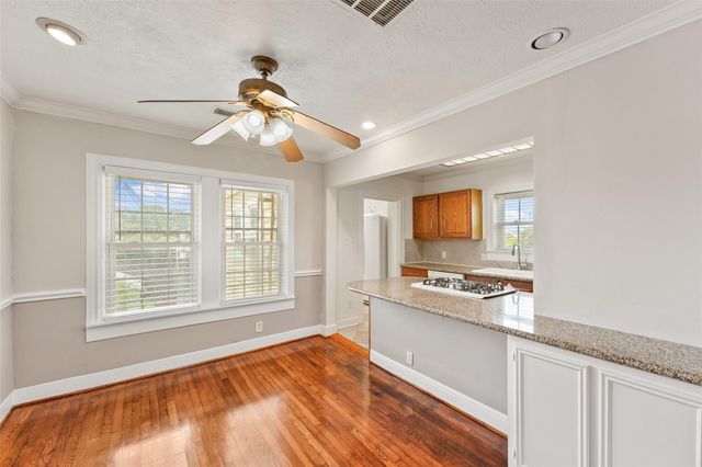 1637 Castle Court, Houston, TX 77006