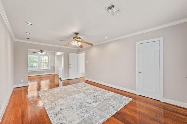 1637 Castle Court, Houston, TX 77006