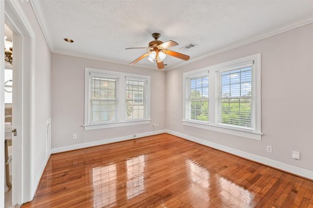 1637 Castle Court, Houston, TX 77006