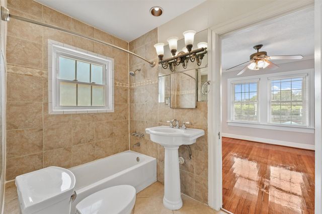 1637 Castle Court, Houston, TX 77006