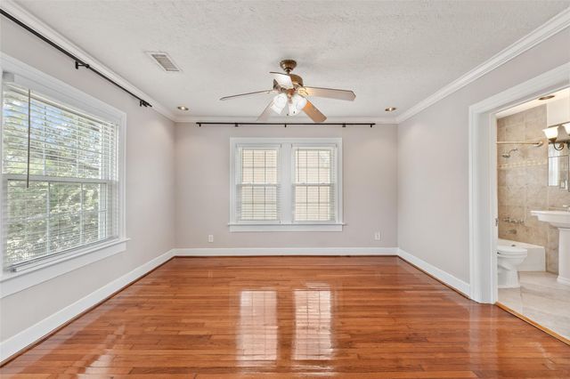 1637 Castle Court, Houston, TX 77006