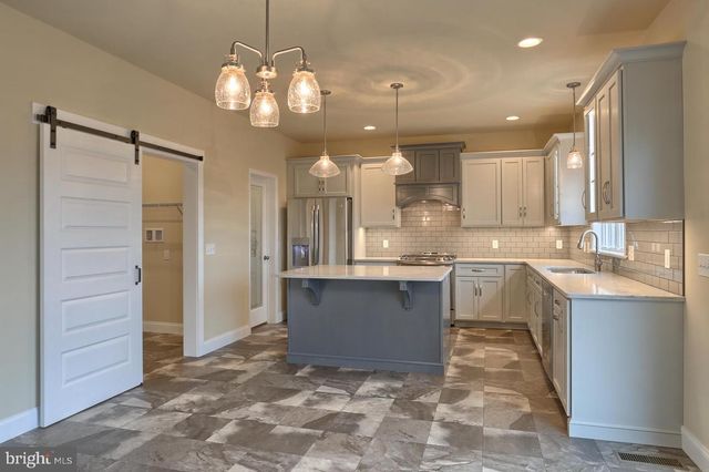 023 ROLLING MEADOW RD, Lebanon, PA 17046