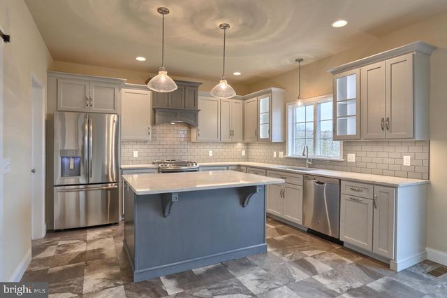 023 ROLLING MEADOW RD, Lebanon, PA 17046